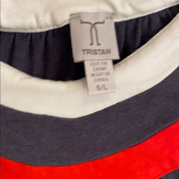 Gorgeous top! Looks beautiful on. - Picture 2 of 2